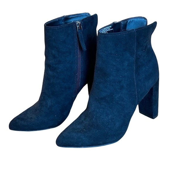 Like New!...Scoop Women's New Black Suede 4" Block Heel Booties Size 6 - Picture 15 of 16